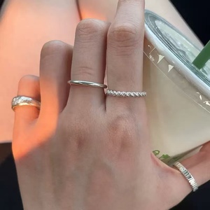 Anello in Argento Sterling S925 Stile Ins con Texture Martellata Artigianale, Design alla Moda Punk per Uomini e Donne - Product Image 3