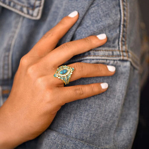 Anello Elegante Stile Britannico con Effetto Turchese, Accessorio di Lusso per Serate e Feste, Design Moderno per Donne - Product Image 2