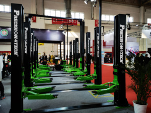 Pont élévateur hydraulique à deux colonnes de 4 tonnes pour atelier de réparation automobile - Product Image 5