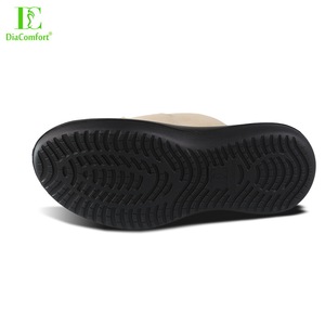Sandales compensées noires décontractées pour hommes, à scratch, rehaussantes, orthopédiques pour diabétiques, de type claquettes, de fabrication OEM - Product Image 4