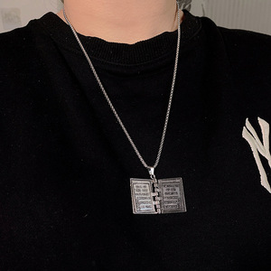 Rolo quadrato Vintage preghiera religiosa Christian sacro libro della bibbia uomini croce collana ciondolo della Bibbia - Product Image 4