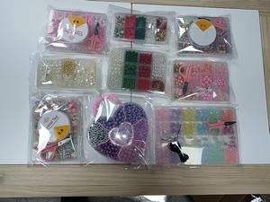 <span class=keywords><strong>Kit</strong></span> de perles en plastique et métal colorées, ciseaux, cordon élastique, nœuds, boîte de création <span class=keywords><strong>pour</strong></span> la fabrication de bracelets DIY <span class=keywords><strong>pour</strong></span> enfants, accessoires de bijouterie créatifs - Product Image 5