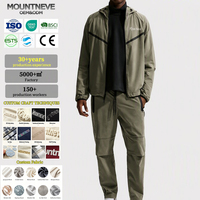 Ensemble de survêtement technique 2 pièces pour homme, veste à capuche zippée avec poches poitrine, manches raglan, poignets élastiques, pantalon fuselé, production OEM