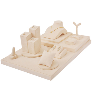 Giá đỡ trưng bày trang sức bằng vải microfiber cao cấp, có thể tùy chỉnh logo, màu be, dành cho cửa hàng trang sức. - Product Image 6