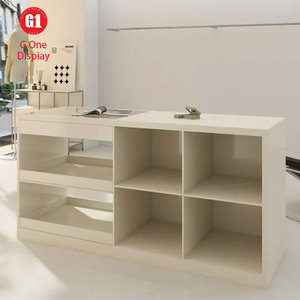 Étagères en bois pour magasin de vêtements, présentoirs pour jeans vintage, design de magasin de jeans - Product Image 4