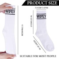 Chaussettes de sport d'équipage blanc doux mariée texte noir élégant printemps cadeaux de jeunes mariés pour les essentiels de mariage Bachelorette Party Favors