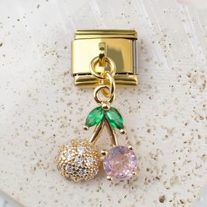 Pulsera DIY de Acero Inoxidable Italiano de Venta Caliente con Colgante de Frutas (Cereza, Fresa) y Estilo de Moda con Abalorios de Costura Libre para Venta Transfronteriza - Product Image 4