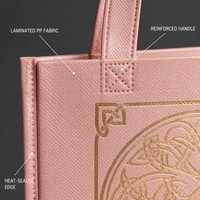Sac cadeau non tissé personnalisé avec logo, motif gaufré or et nœud en satin – Fabrication OEM/ODM en gros