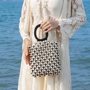 Bolso de playa de madera con cuentas, hecho a mano, tejido, para mujer, con diseño de nicho, hueco, tipo cubo, con forro y cordón ajustable - Product Image 3