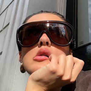 Nueva moda Y2K Hip Hop marco grande lentes de una pieza gafas de sol originales mujeres hombres gafas de sol de gran tamaño Lunette De Soleil Luxe - Product Image 1