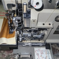 Machine à coudre PEGASUS d'occasion avec moteur pour un usage domestique et des travaux décoratifs