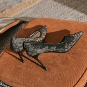 Sandales imperméables à talons hauts avec un talon délicat. Chaussures à talons hauts en dentelle noire sexy pour femmes en été - Product Image 6