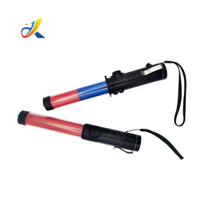 Linterna LED Recargable de Alta Calidad con Silbato para Uso en Exteriores - Product Image 2