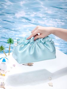 Sac de toilette portable pour femme, en polyester, à texture unique, haut de gamme, simple, avec fermeture à cordon, plissé, effet nuage, pour le rangement des cosmétiques et articles de toilette - Product Image 2