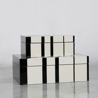 Moderne Noir Blanc Géométrique Piano Laque en Bois Poli Boîte à Bijoux Organisateur de Bureau Pour Femmes Dame