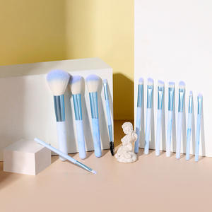 YUE Hot Style <span class=keywords><strong>Recomendado</strong></span> 12 PCS Clear Sky Face Makeup Brush Set Super Soft Pelo sintético Principiante Herramientas de belleza al por mayor - Product Image 2