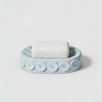 Offre Spéciale – Ensemble d'accessoires de salle de bain modernes 6 pièces en résine bleu clair, étanche et écologique, avec décor floral gaufré et accent perlé pour savon