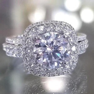 Anello di fidanzamento da donna F798 in oro bianco con diamante taglio cuscino naturale colore G e diamanti laterali - Product Image 4