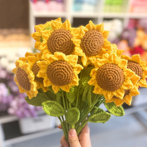 Accesorio Decorativo Tejido a Mano con Ganchillo de Lana con Diseño de Girasol para Fiestas, Año Nuevo, Halloween, Regreso a Clases, Año Nuevo Chino, Día del Padre - Product Image 1