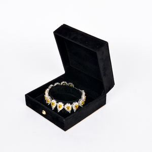 Caja de Joyería de Terciopelo Negro de Lujo Personalizada, Caja de Terciopelo para Anillos, Aretes, Collares, Pulseras y Brazaletes - Product Image 4