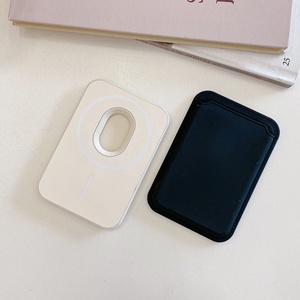 Funda Protectora de Silicona Líquida Premium con Ranura para Tarjetas, Magnética y Resistente, para Uso en Escritorio - Product Image 5