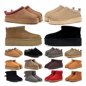 Bottes de neige Uggs pour femmes 2025 de haute qualité, confortables, douces, imperméables, à semelle épaisse, style pantoufles, en polaire et fourrure, sans talon, à semelle compensée - Product Image 1