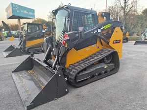 Chargeuse compacte sur chenilles en caoutchouc robuste XC7-TV12, capacité de charge de 1,2 tonne, pour travaux agricoles et aménagement paysager - Product Image 1