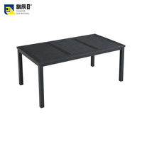 Table de jardin rectangulaire en WPC avec plateau à lattes, structure en acier galvanisé gris foncé, idéale pour hôtels et projets extérieurs