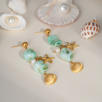Boucles d'oreilles pendantes X&L Bohème en acier inoxydable plaqué or 18 carats avec pierre naturelle verte, perle naturelle et coquillage étoile de mer pour femme – Idéales pour les vacances