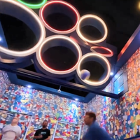 Dispositif de lancer interactif pour salle de jeux intérieure, équipement suspendu avec cercle lumineux LED coloré pour les activités en famille et entre amis