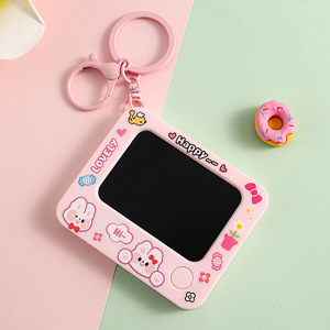 Meilleure vente Mini Graffiti planches <span class=keywords><strong>à</strong></span> <span class=keywords><strong>dessin</strong></span> <span class=keywords><strong>dessin</strong></span> <span class=keywords><strong>dessin</strong></span> animé Couple sacs petits pendentifs porte-clés jouets pour 5 <span class=keywords><strong>à</strong></span> 7 ans - Product Image 4