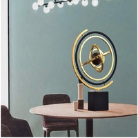 Vente en gros de globe européen moderne léger de luxe simple et rotatif à 360 ° en métal marbre ornements pour la décoration de bureau
