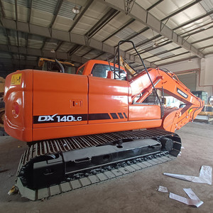 Excavadora de cadenas Doosan DX140 para trabajo pesado, original coreana, en excelentes condiciones de venta, incluye motor y engranajes. - Product Image 1