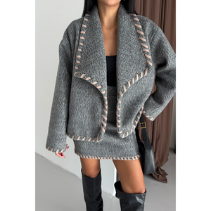 Conjunto de Chaqueta Corta de Lana y Mezclas con Puntada de Pastor Gris para Mujer con Falda Corta - Product Image 6