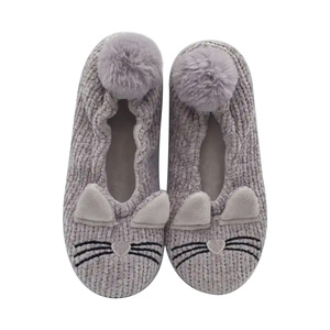 Chaussettes de style ballet chaudes et antidérapantes pour femmes avec pinces antidérapantes pantoufles de ballerine d'animaux mignons - Product Image 4
