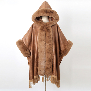 Châle et écharpe de luxe pour femme, poncho en <span class=keywords><strong>fausse</strong></span> <span class=keywords><strong>fourrure</strong></span> pelucheuse avec pompons, châle chaud à porter avec un chapeau - Product Image 1
