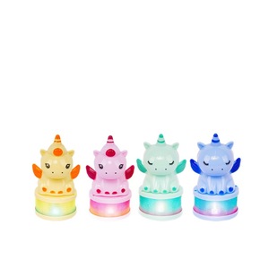 Lanterne licorne Poney Lily avec base à ressort et lumière LED pour les fêtes d'enfants - Product Image 5