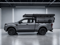 Camper tout-terrain robuste à coque souple pour pick-up grand format avec cuisine et toilettes pour expéditions