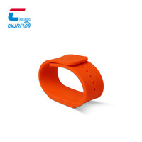 Bracelet en caoutchouc RFID imprimé avec code QR pour afficher des données personnelles et de santé, bracelet en silicone NFC programmable pour passe numérique