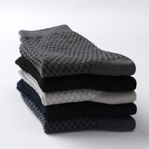 S050603JY Calcetines planos clásicos <span class=keywords><strong>de</strong></span> fibra <span class=keywords><strong>de</strong></span> bambú <span class=keywords><strong>de</strong></span> color sólido para hombre, con patrón <span class=keywords><strong>de</strong></span> letras, para verano y otoño, estilo casual <span class=keywords><strong>de</strong></span> negocios y formal. - Product Image 4