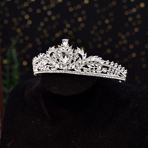 มงกุฎอัลลอยด์สุดหรูสำหรับงานวันเกิดงานแต่งงานพร้อมคริสตัลและไรน์สโตนเครื่องประดับผมชุบทองสำหรับพิธีราชาภิเษก - Product Image 3
