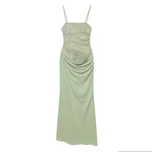 กระโปรงยาวทรงเข้ารูปสไตล์ยุโรปอเมริกันสำหรับผู้หญิง ตกแต่งด้วยลูกไม้เซ็กซี่ เหมาะสำหรับงานปาร์ตี้ ดีไซน์เปิดหลัง เอวสูง ช่วยเสริมลุคให้ดูเพรียวสวย - Product Image 3