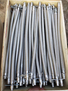 Tuyau ondulé en acier tressé résistant à la corrosion pour applications chimiques avec raccord à bride - Product Image 1