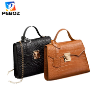 Sac à main en cuir de crocodile PU pour femmes Motif lettre Luxe Design simple Petit bouton de fermeture Étanche Écologique jusqu'à 1L