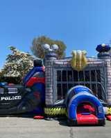 Vente en gros de voiture de police gonflable en PVC 8*4.5 m et de château plein d'entrain de prison
