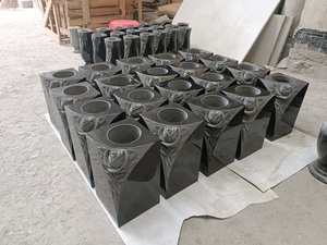 Chine Shanxi Noir Granit <span class=keywords><strong>Cimetière</strong></span> Funéraire Sculpté Fleur Pierre Vases Carrés - Product Image 3