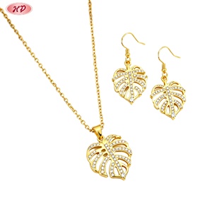 Parures de bijoux fantaisie Hengdian plaqué or 18 carats, motif feuille de Monstera creuse, zircon AAA, pour femmes, idéales pour l'été et les rendez-vous (vente en gros) - Product Image 2