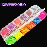 Fluorescence holographique brillante lueur dans la couleur sombre papillon coeur étoile à cinq branches anglais lettre forme Nail Art paillettes