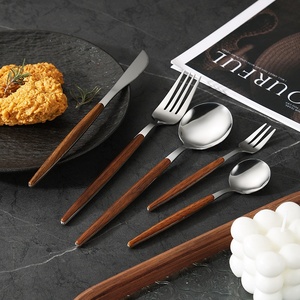 Set di posate in acciaio inossidabile 410 con manico in finto legno di noce stile Instagram, coltello, forchetta e cucchiaio portoghesi, stoviglie occidentali - Product Image 4