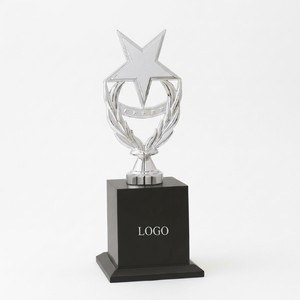 Trophée en métal avec base gravée Modèle 772/B pour les sports et les jeux - Product Image 1